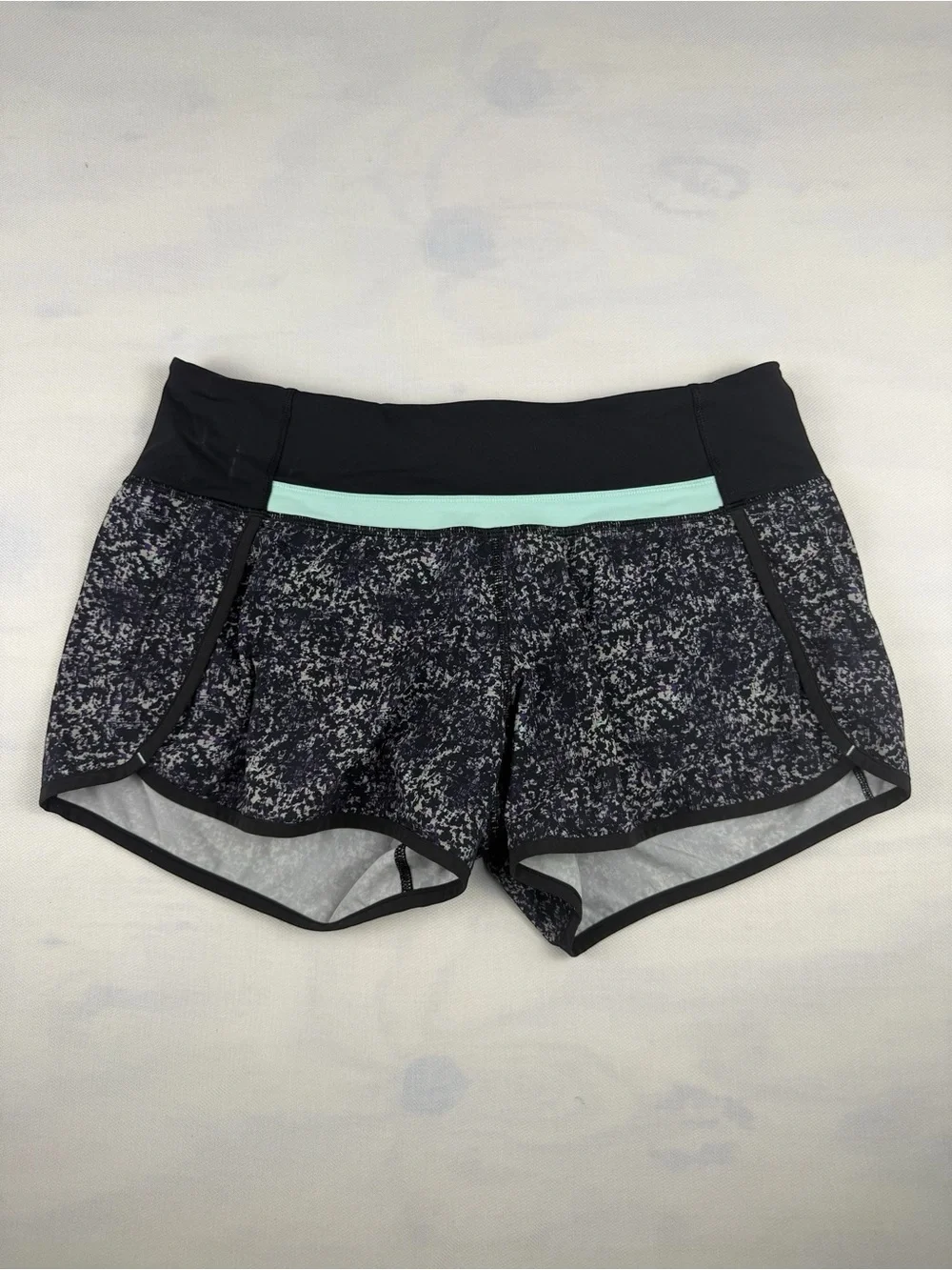 🌟 Lululemon Speed Shorts - Retired Print - Rocky Road Sand Dune Print - Size 6 🖤